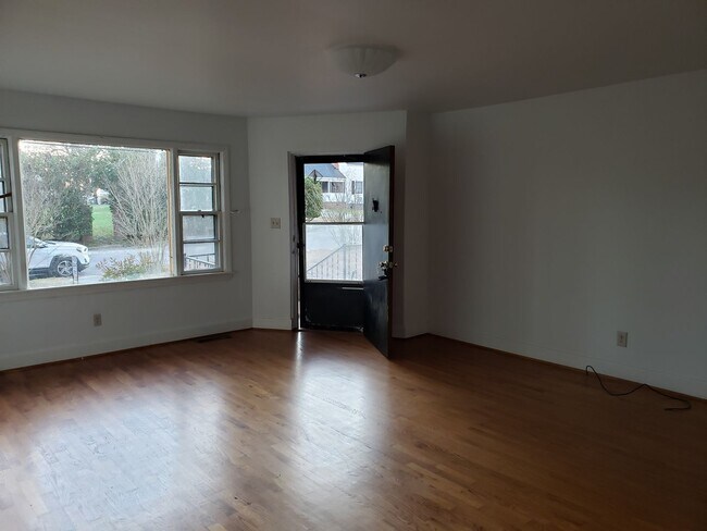 Foto del edificio - 2 Bedroom 1 Bath for rent $950.00