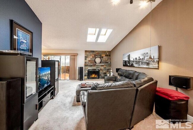 Building Photo - 2394 Fernwood Ct