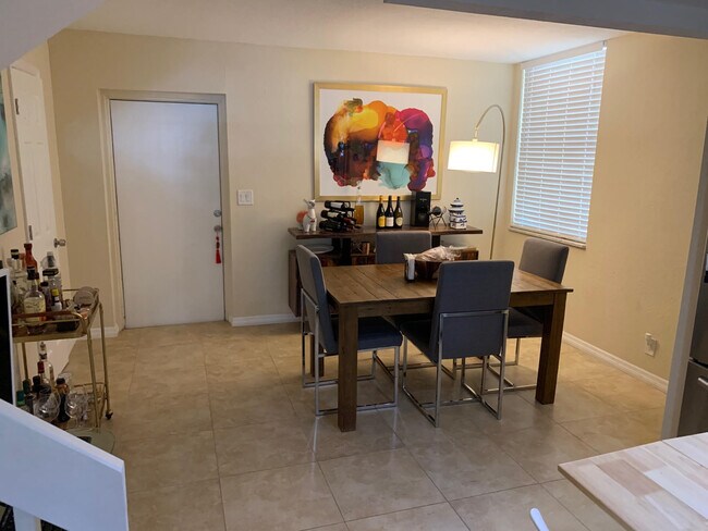 Building Photo - 20200 W Country Club Dr