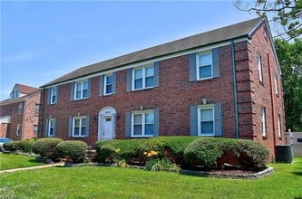 Building Photo - 9640 Sherwood Pl