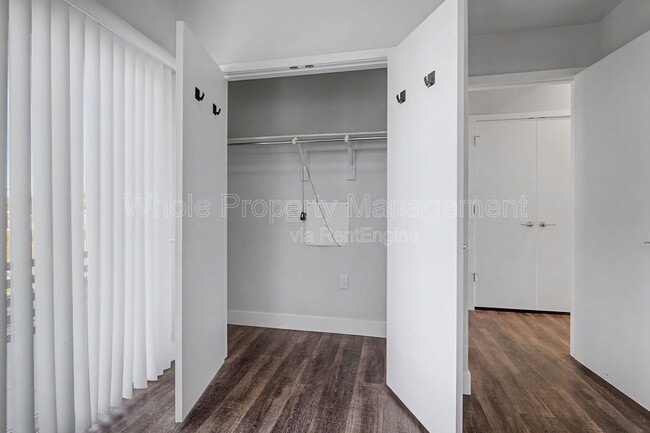 Building Photo - 5651 W 11th Pl