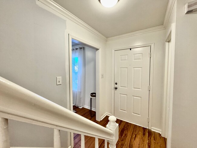 Foto del edificio - 3-Bedroom Townhome Ready 03-03-25! Updated...