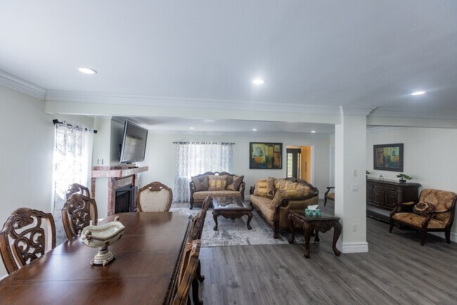 Building Photo - 1545 E Orange Grove Blvd