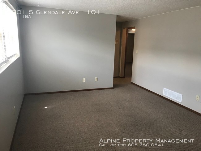 Building Photo - 3901 S Glendale Ave
