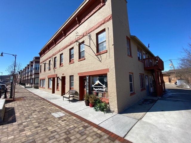 Primary Photo - 104 S Main St