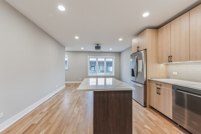 Foto del edificio - 2840 W 36th Pl