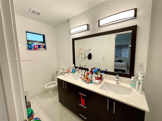 Foto del edificio - 2957 Northwest 45th Street Apt #2957, Miam...
