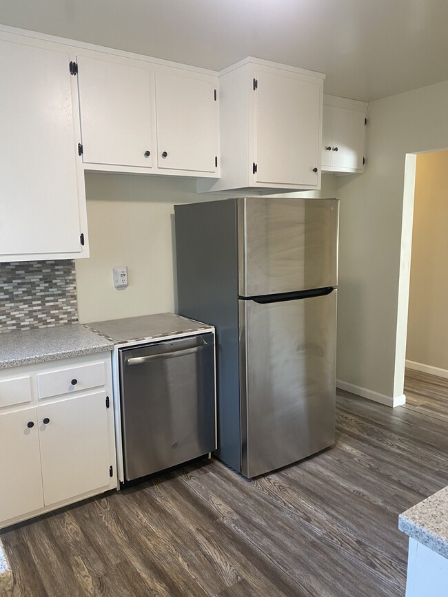 Refrigerator and Dishwasher - 4428 W 170th St