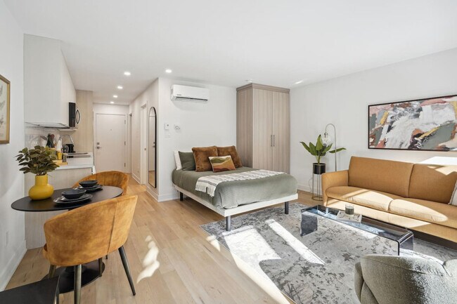 Building Photo - 2114-2114 Rue Bercy