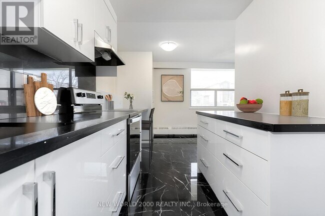 Photo du bâtiment - 102-485 EGLINTON Ave