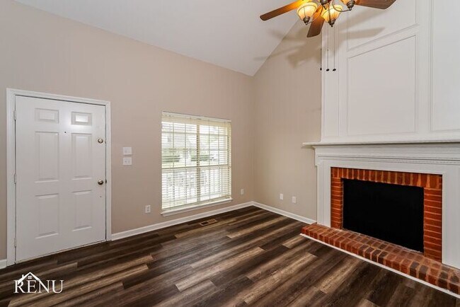 Foto del edificio - 6725 Crossbrook Ln