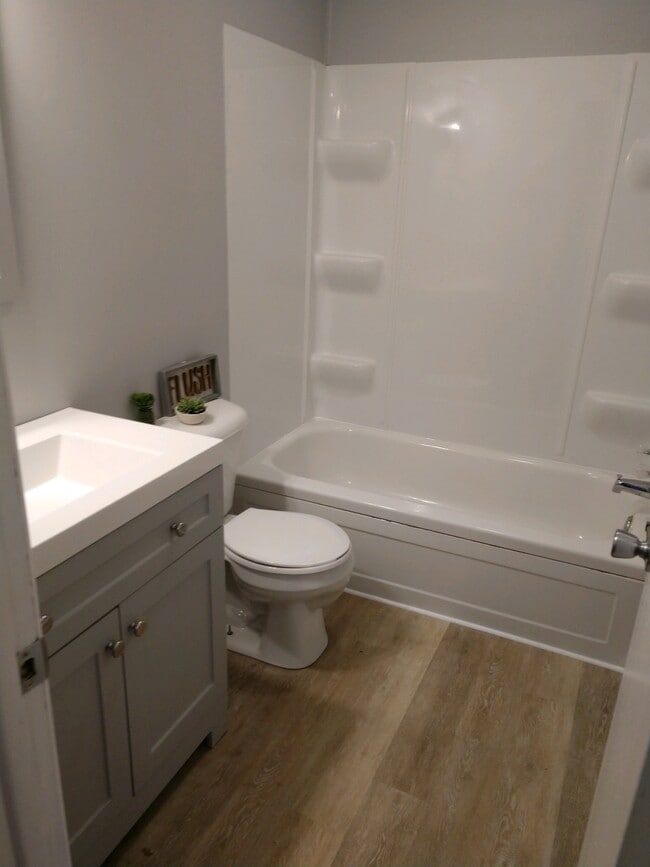 Building Photo - tanglewood apt