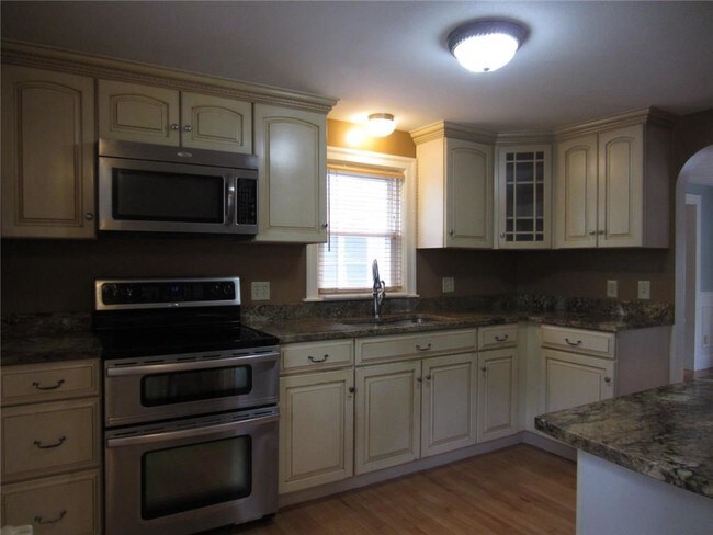 Building Photo - 15 Kinne St