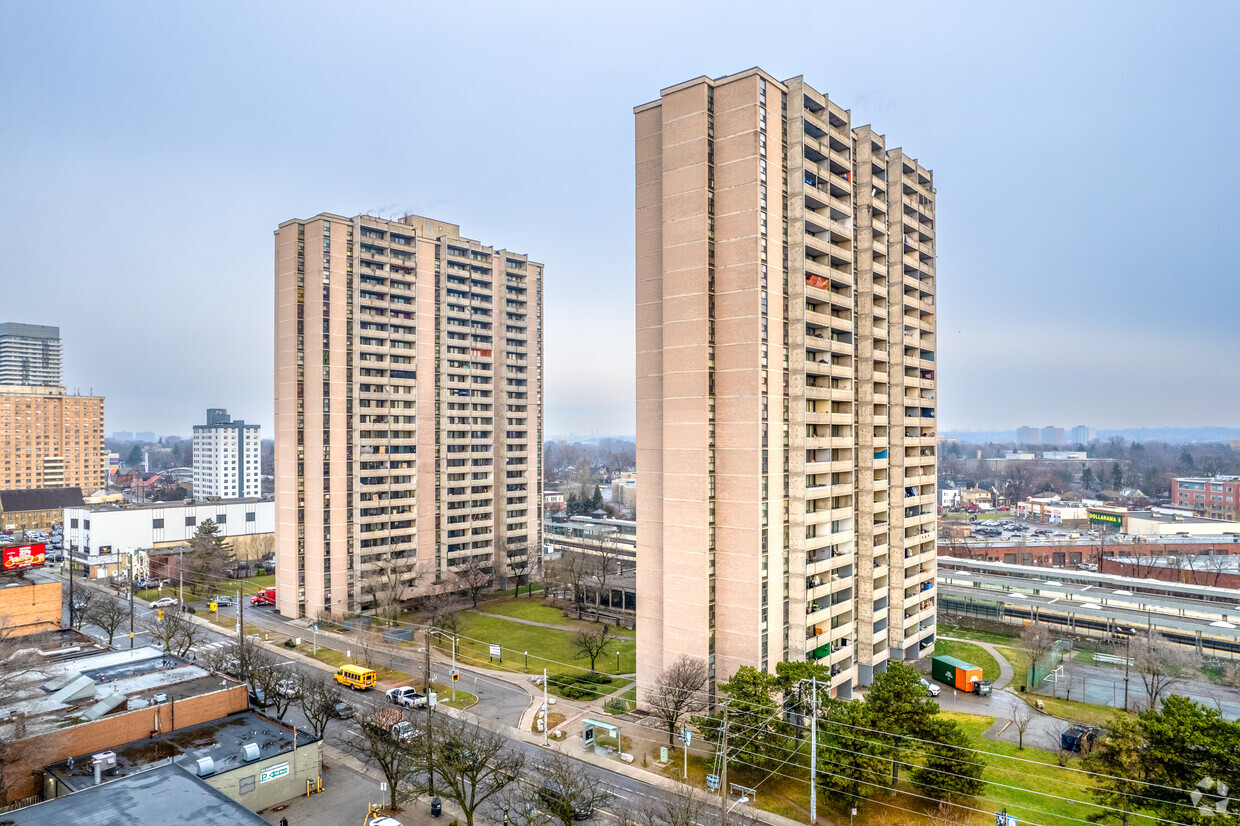 Primary Photo - 1765 & 1775 Weston Rd Apartments