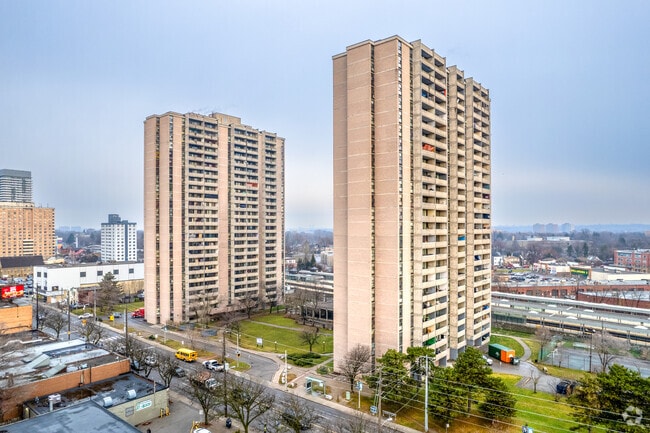 Building Photo - 1765 & 1775 Weston Rd Apartments