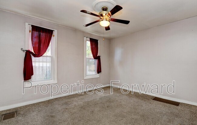 Foto del edificio - 673 E Sycamore St