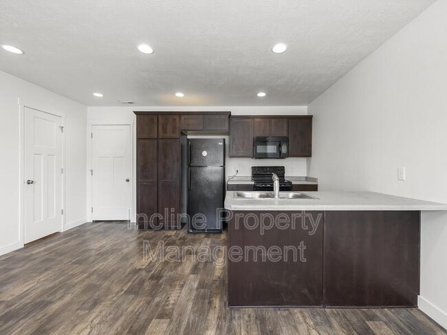 Building Photo - 178 E 630 N