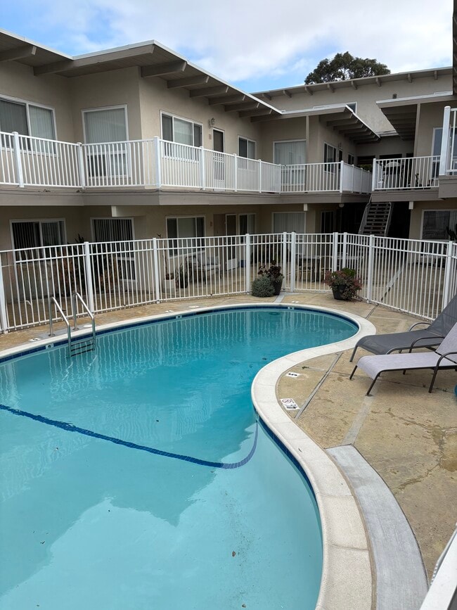 Building Photo - Maui Apartments