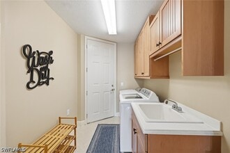 Building Photo - 9243 Tesoro Ln