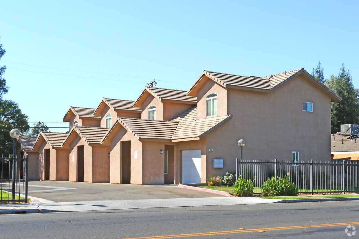 Foto del edificio - 944-1020 E Ashlan Ave
