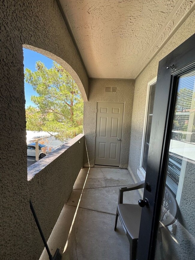 Building Photo - Stylish 1BR/1BA Condo with Modern Finishes...
