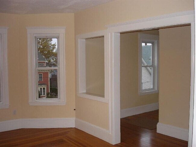 Building Photo - 5 Belmont Sq