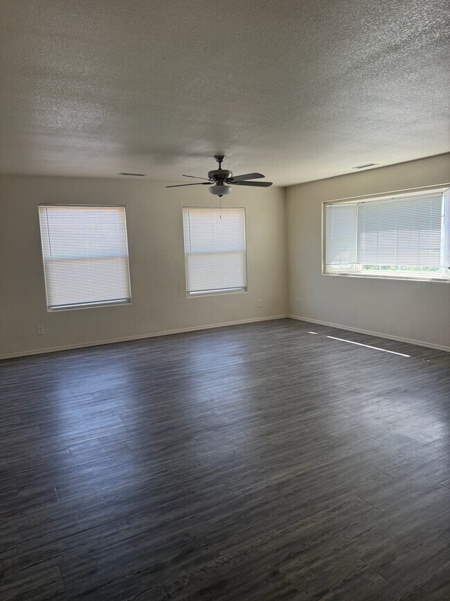 Foto del edificio - 7080 E Pueblo Ave