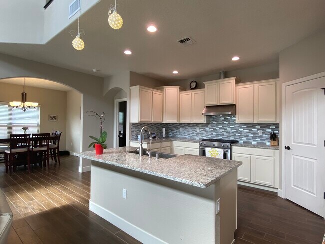 Building Photo - 8701 Desert Finch Ln NE