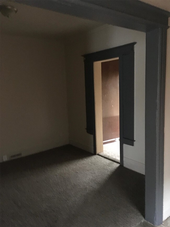 Foto del edificio - 104 Lyndhurst St