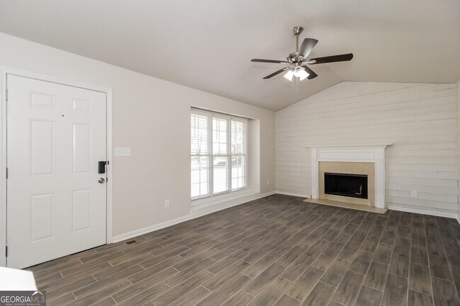 Building Photo - 175 Sumer Ln N