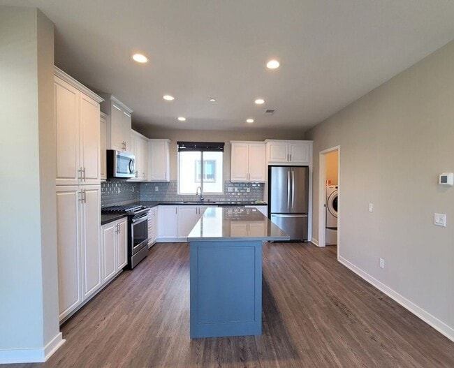 Foto del edificio - Beautiful Modern 3-Story Townhome
