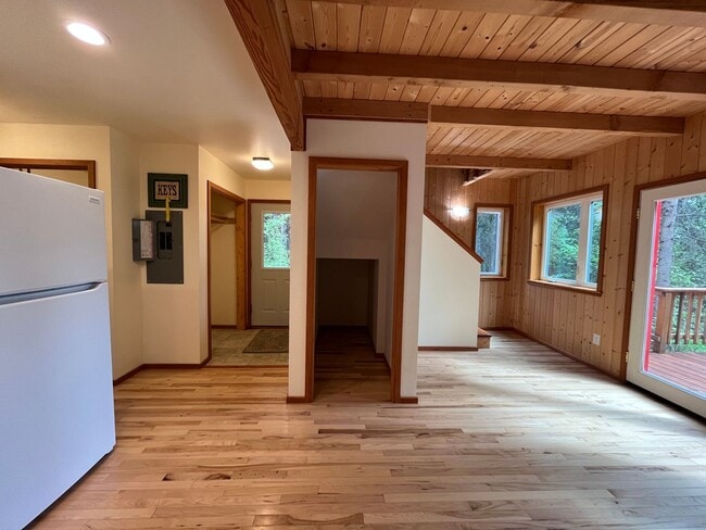 Foto del edificio - Cute, dog friendly cabin in Goldstream