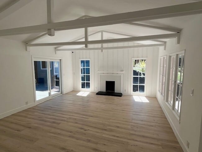 Building Photo - Renovated 5 Bedroom Home Near Montclair Vi...