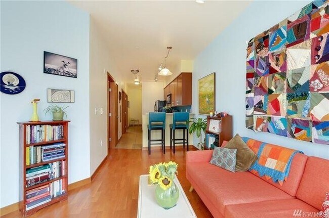 Building Photo - MOVE IN SPECIAL! 2 Bedroom 1 Bath Condo w/HW floors - Secured Garage parking