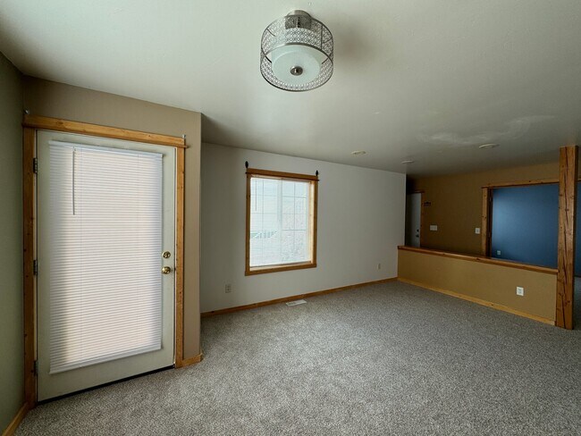 Foto del edificio - 211 Michael Grove Ave