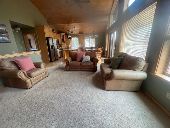 Foto del edificio - Truckee long term rental, furnished, above...