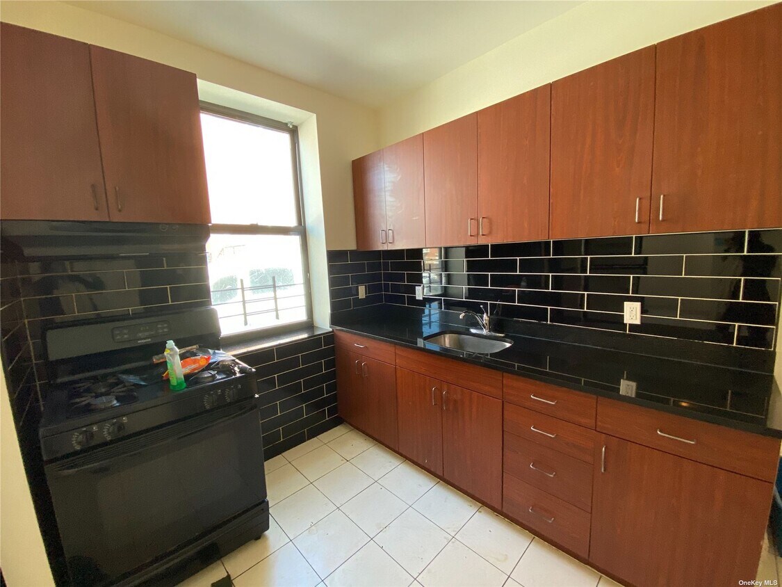 Primary Photo - 107-12 37th Dr
