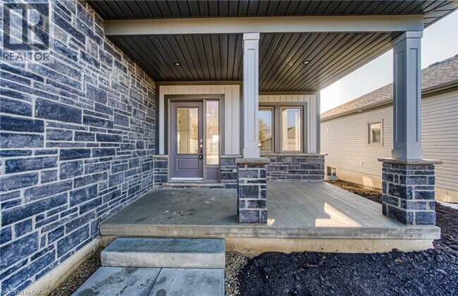 Building Photo - 135 Ellen St