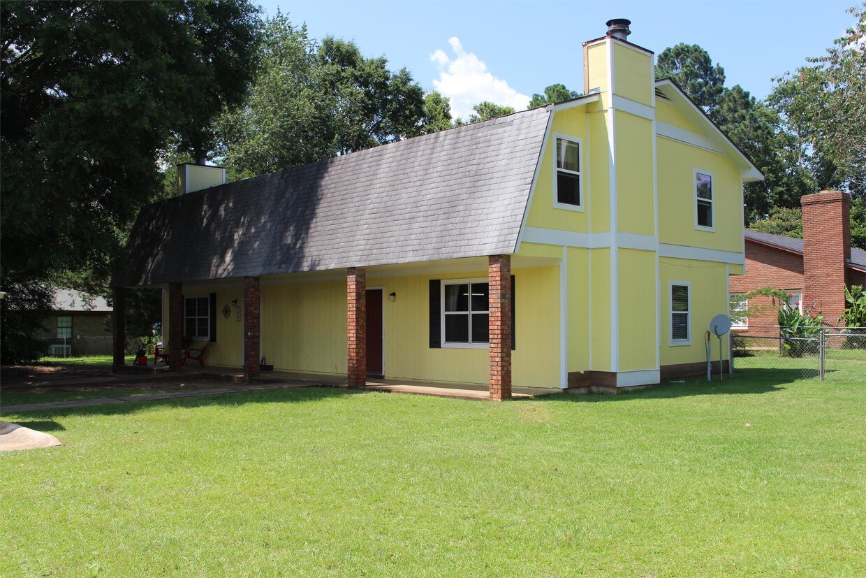 102 Shawnee Ave, Leesburg, GA 31763 Townhome Rentals in Leesburg GA