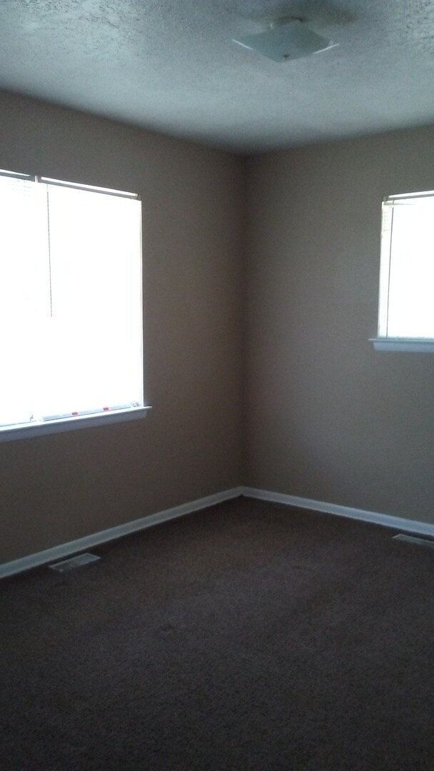 Foto del edificio - Spacious 2 bed, 1.5 bath duplex right on O...