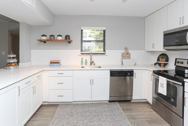 Foto del edificio - 955 Mallard Creek Rd