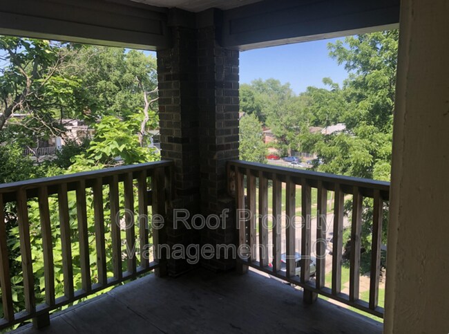 Foto del edificio - 3223-3225 E 8th St.