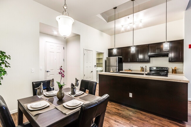 Building Photo - The Onix Apartments