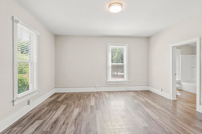 Building Photo - 2522 Iowa St