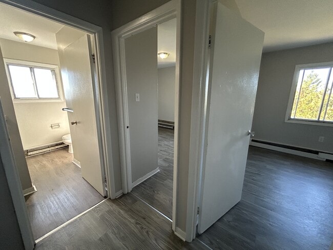 Building Photo - 15 Reading Crescent