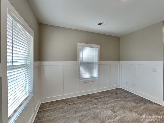 Building Photo - 1021 Crescent Moon Lp
