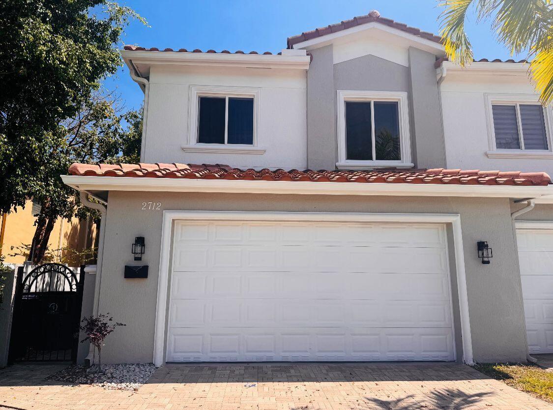 Foto principal - 2712 NE 30th Pl