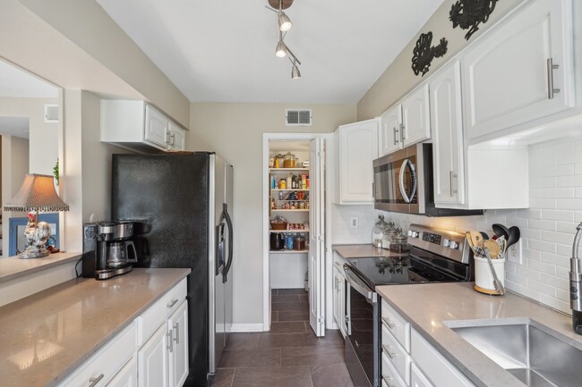 Building Photo - 6355 Del Monte Dr