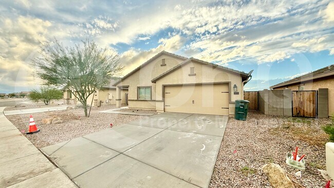 Foto del edificio - 2573 N Mcdonald Ln