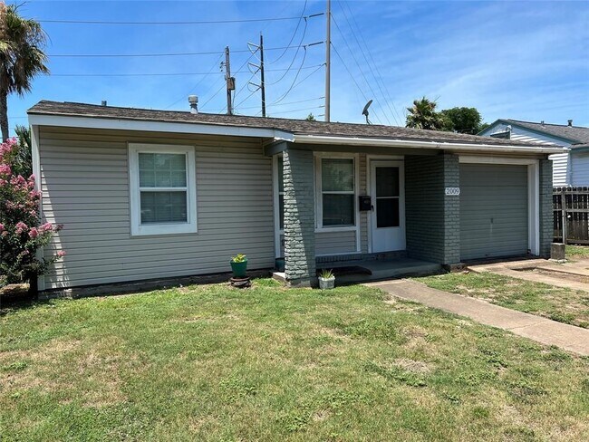 Building Photo - 2009 Neumann Dr